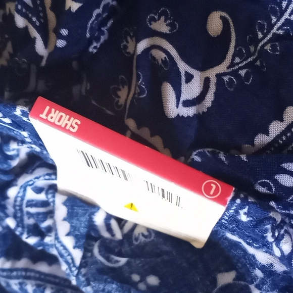 Bandana pattern shorts - Picture 2 of 2